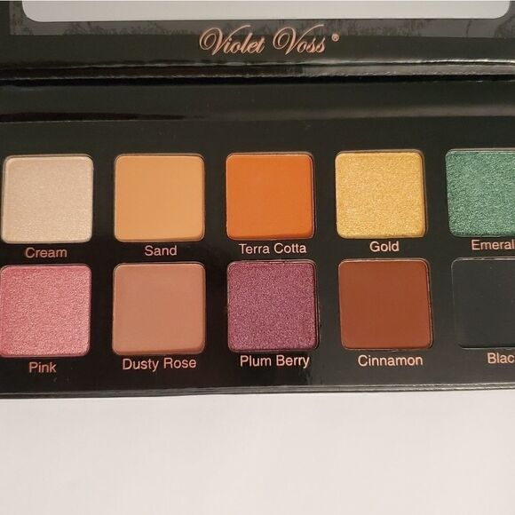 Violet Voss Essentials Palette   - Picture 4 of 5